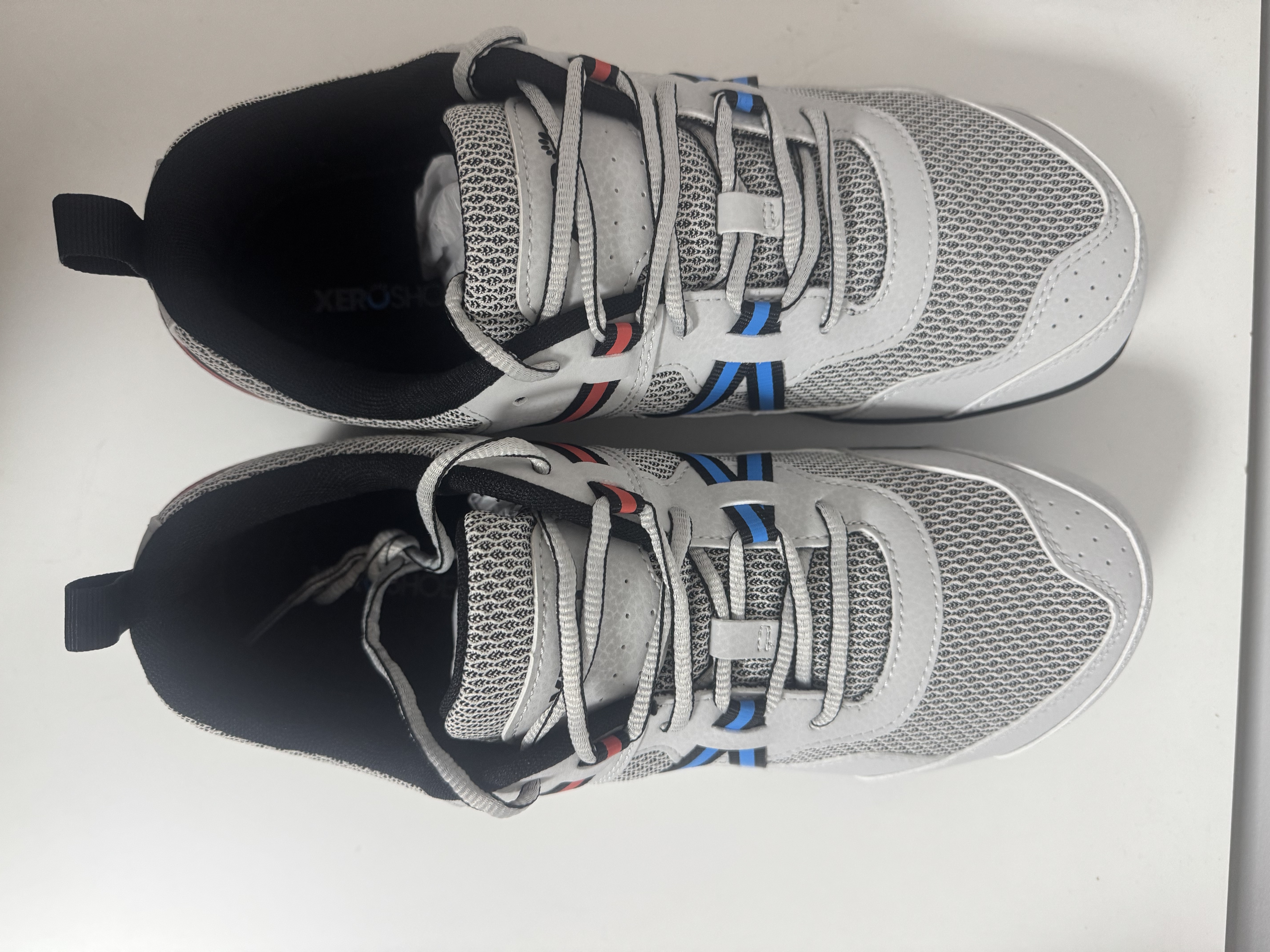 Xero Shoes Prio Lunar vistas desde arriba mostrando su ajuste y puntera
